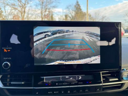 Used 2025 Toyota Sienna XLE Woodland Edition image 28