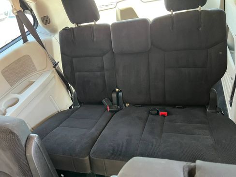 Used 2018 Dodge Grand Caravan SE w/ UConnect Hands-Free Group FWD image 12