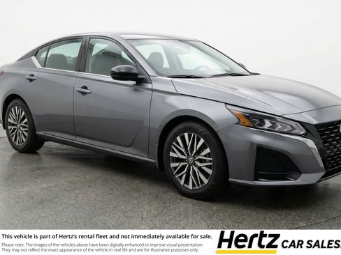 Used 2025 Nissan Altima 2.5 SV FWD image 1