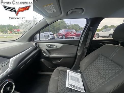 Used 2019 Chevrolet Blazer LT FWD image 11