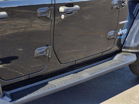 Used 2022 Jeep Wrangler Unlimited Sahara image 11