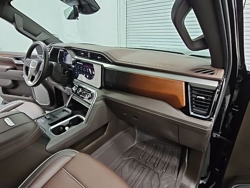 Used 2024 GMC Sierra 2500 Denali w/ Technology Package image 40