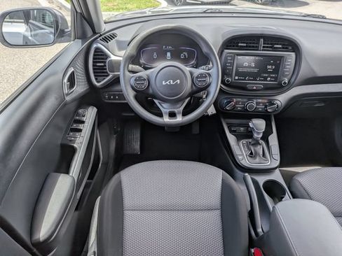 Certified 2025 Kia Soul LX w/ LX Technology Package FWD image 15