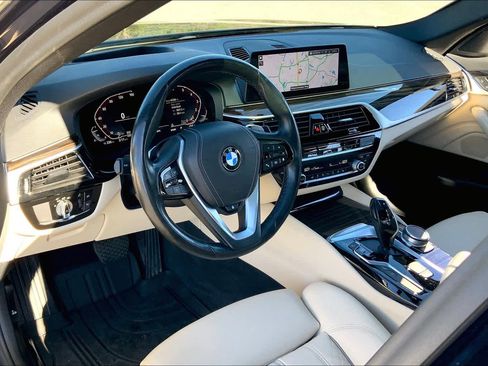 Used 2020 BMW 530i xDrive 530i xDrive w/ Premium Package image 17