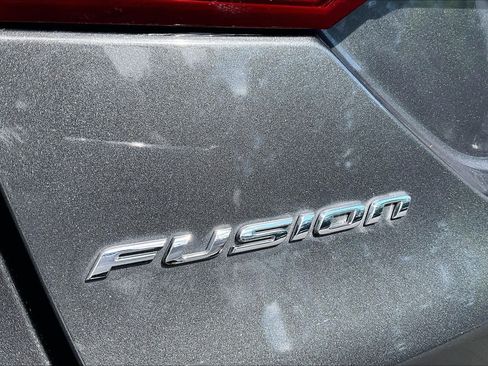 Used 2018 Ford Fusion SE w/ Fusion SE Technology Package FWD image 10