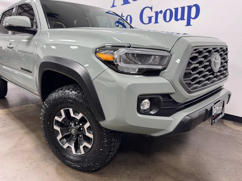 Used 2022 Toyota Tacoma TRD Off-Road w/ TRD Premium Off Road Package AWD/4WD image 26