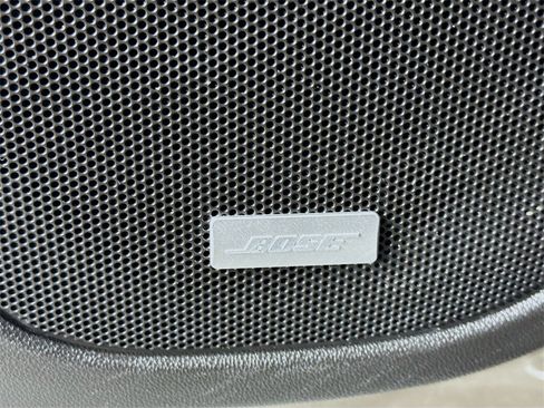 Used 2023 GMC Acadia SLE w/ Driver Convenience Package image 19