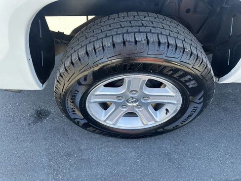 Used 2011 Dodge Dakota Big Horn image 9