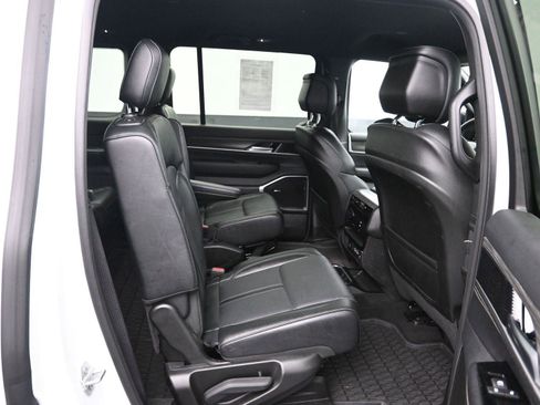 Used 2024 Jeep Wagoneer Series II image 11