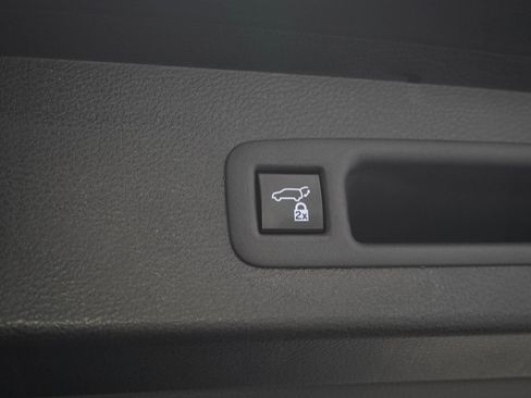 Used 2023 Toyota Sienna XSE AWD/4WD image 11