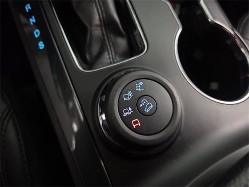 Used 2017 Ford Explorer XLT w/ Equipment Group 202A image 16