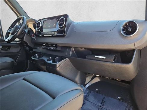 Used 2024 Mercedes-Benz Sprinter 2500 image 22