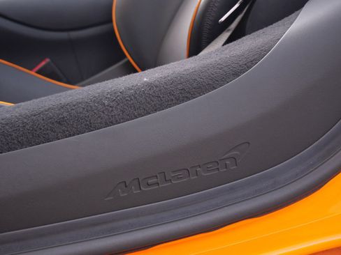 Used 2025 McLaren Artura Spider RWD image 20