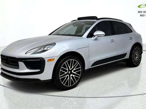 Used 2024 Porsche Macan AWD/4WD image 4