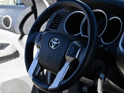 Used 2014 Toyota Tacoma PreRunner w/ SR5 Package image 32