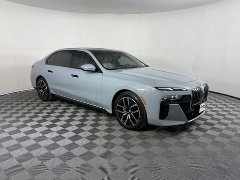 Certified 2024 BMW 740i xDrive AWD/4WD image 7