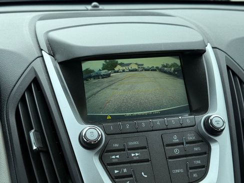 Used 2017 Chevrolet Equinox LS FWD image 25