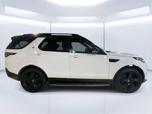 Used 2025 Land Rover Discovery Dynamic SE image 8