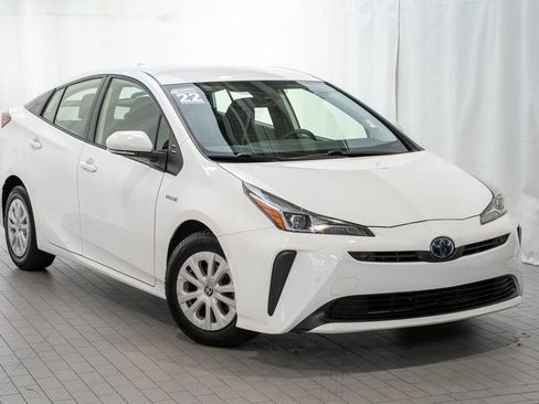 Used 2022 Toyota Prius LE image 1