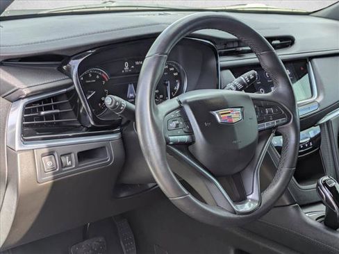 Used 2025 Cadillac XT6 Luxury FWD image 10