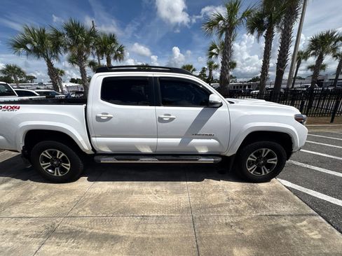 Used 2019 Toyota Tacoma TRD Sport AWD/4WD image 17