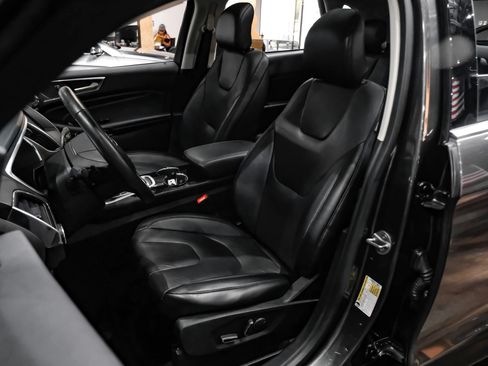 Used 2017 Ford Edge Titanium w/ Equipment Group 301A FWD image 42