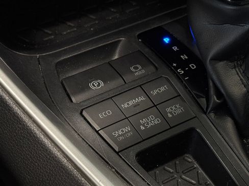 Used 2020 Toyota RAV4 XLE Premium AWD/4WD image 25