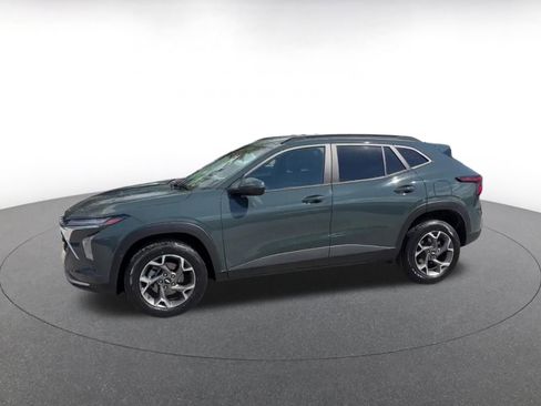 Used 2025 Chevrolet Trax LT w/ LT Convenience Package FWD image 8