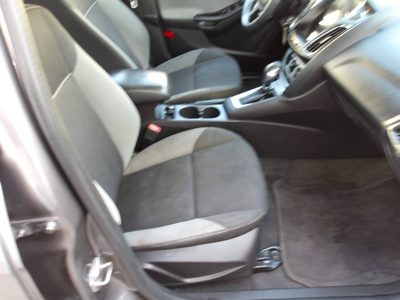 Used 2014 Ford Focus SE FWD image 5