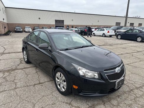 Used 2014 Chevrolet Cruze LS image 8