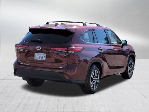 Used 2023 Toyota Highlander XLE FWD image 5