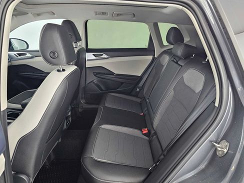 Used 2026 Volkswagen Taos SE FWD image 16