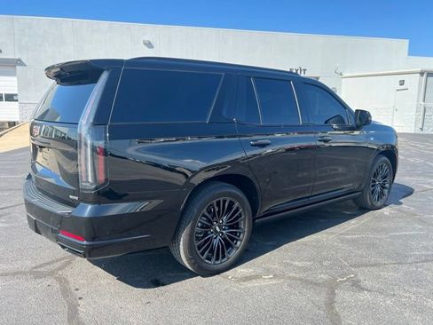 Used 2025 Cadillac Escalade Sport Platinum w/ LPO, Floor Liner Package AWD/4WD image 6