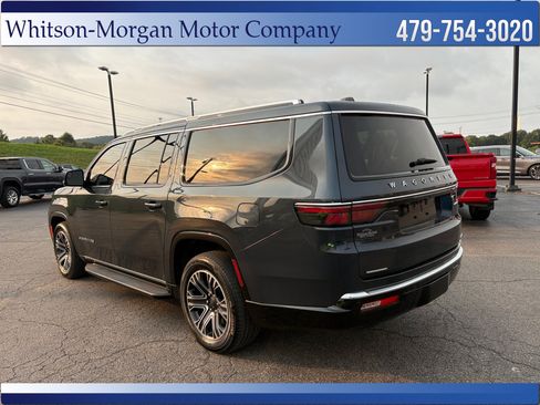 Used 2023 Jeep Wagoneer L Series II AWD/4WD image 7