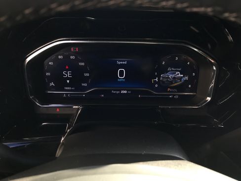 Used 2024 Chevrolet Silverado 2500 LT image 3