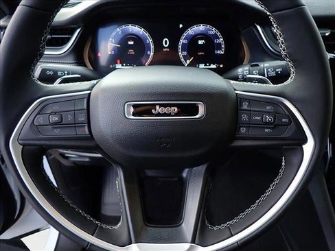 New 2025 Jeep Grand Cherokee Laredo w/ Luxury Tech Group I image 14