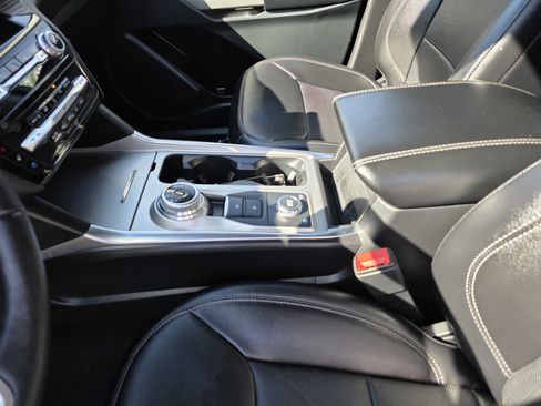 Used 2023 Ford Explorer Limited image 13