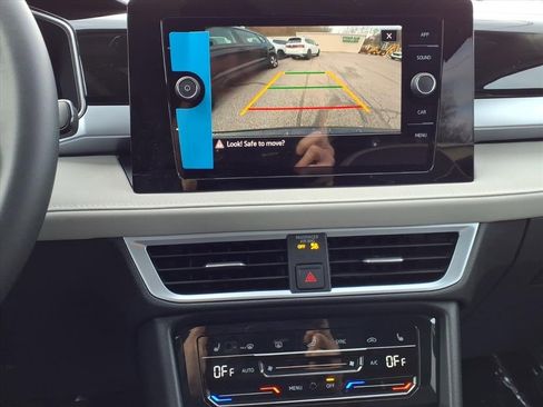 New 2026 Volkswagen Taos SE image 9