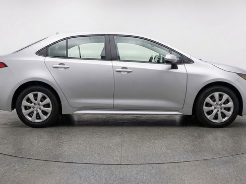 Used 2025 Toyota Corolla LE image 11
