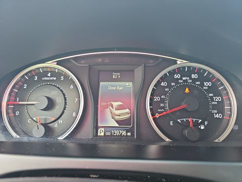 Used 2015 Toyota Camry SE FWD image 18