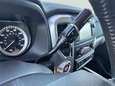 Used 2018 Nissan Titan PRO-4X w/ Pro-4x Convenience Package AWD/4WD image 23