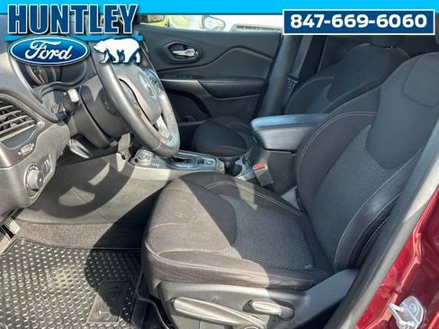 Used 2019 Jeep Cherokee Latitude w/ Cold Weather Group AWD/4WD image 12