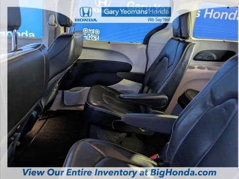 Used 2018 Chrysler Pacifica Limited image 14