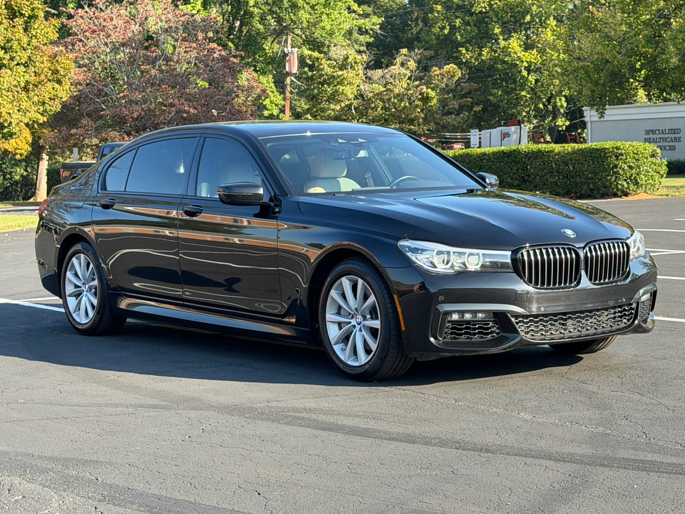 Used 2019 BMW 740i xDrive w/ M Sport Package AWD/4WD image 5