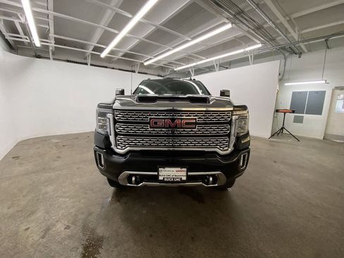 Used 2023 GMC Sierra 3500 Denali w/ Denali Black Diamond Edition image 9