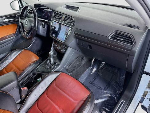 Used 2018 Volkswagen Tiguan SEL Premium image 30