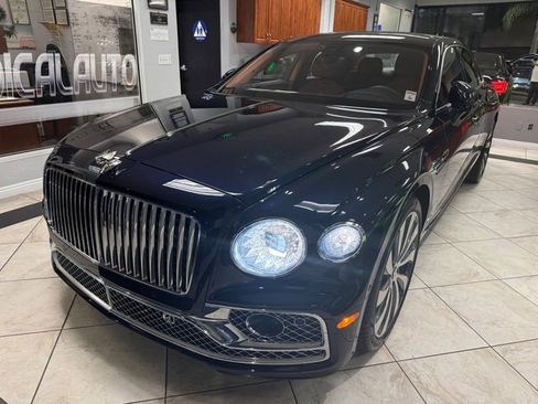 Used 2020 Bentley Flying Spur W12 image 11