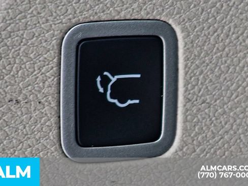 Used 2023 Chrysler Voyager LX FWD image 24