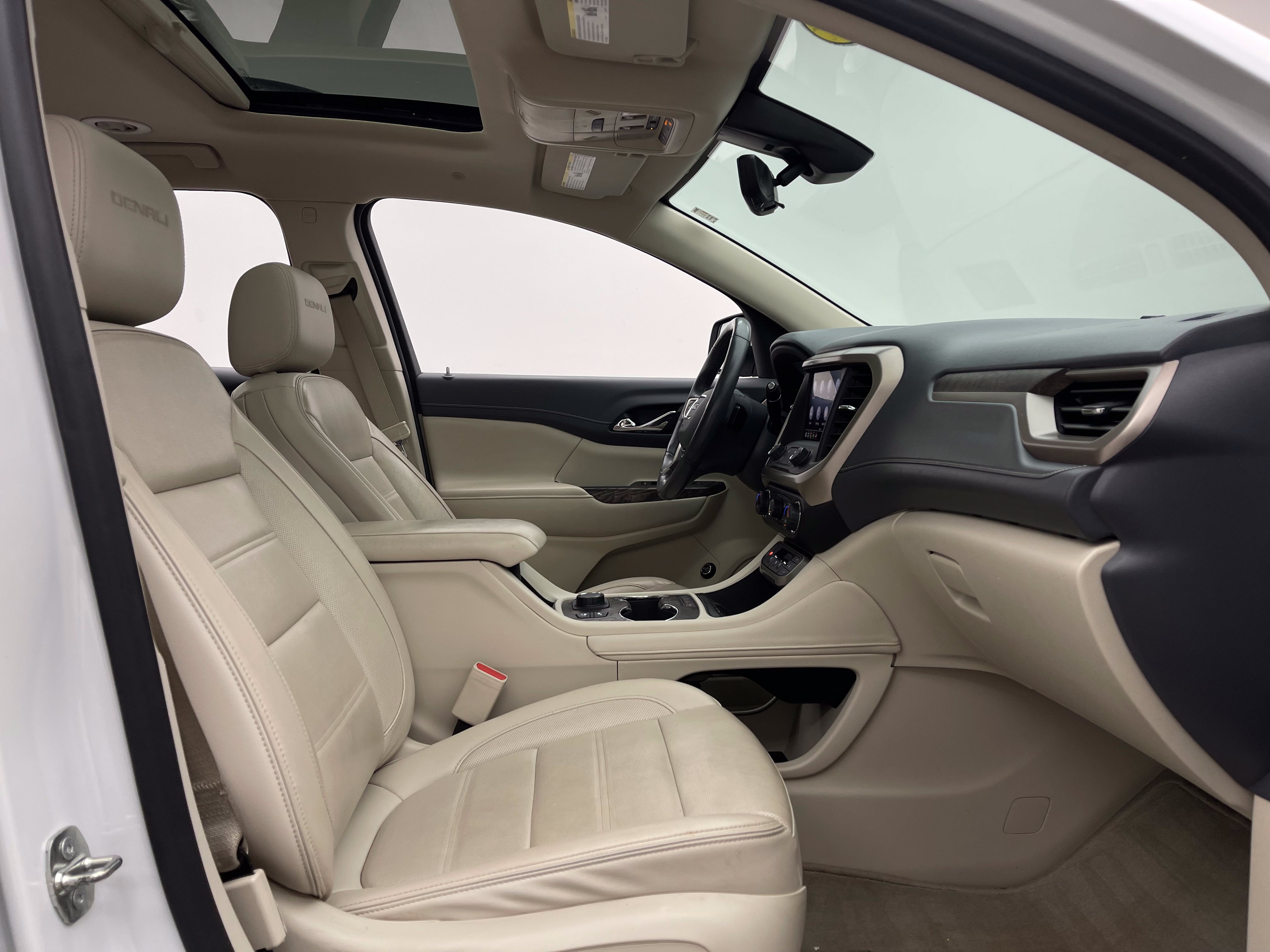 Used 2020 GMC Acadia Denali w/ Technology Package FWD image 36