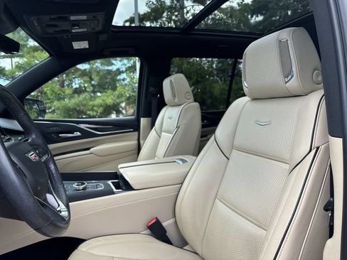 Certified 2021 Cadillac Escalade Premium Luxury AWD/4WD image 12